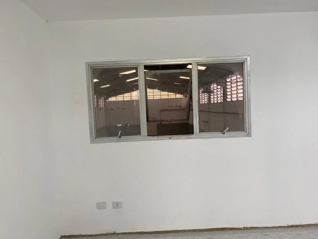 Galpão de 750m² de área construída em 1.400m² de terreno em Barueri