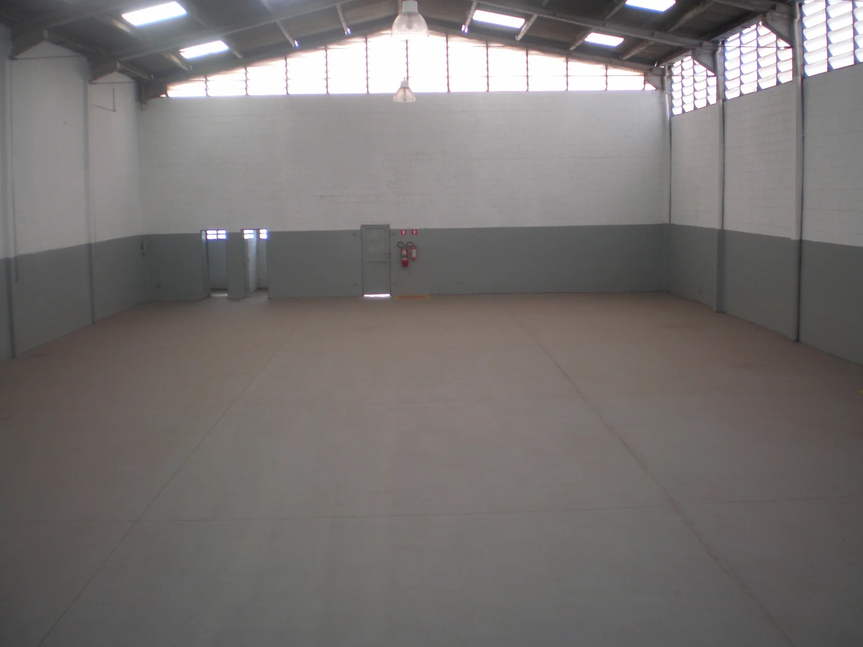 Galpão de 750m² de área construída em 1.200m² de terreno em Barueri