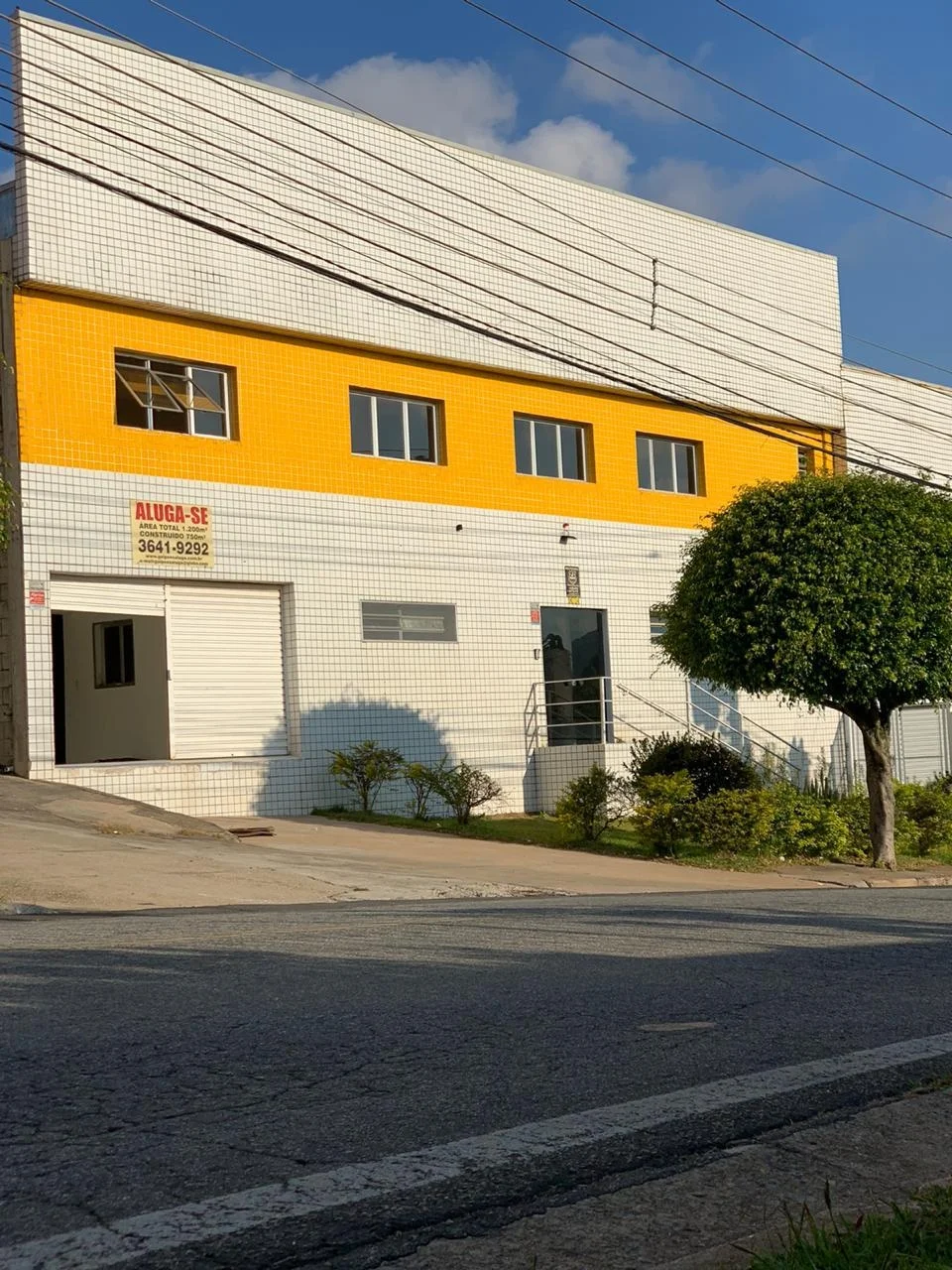 Galpão de 750m² de área construída em 1.400m² de terreno em Barueri
