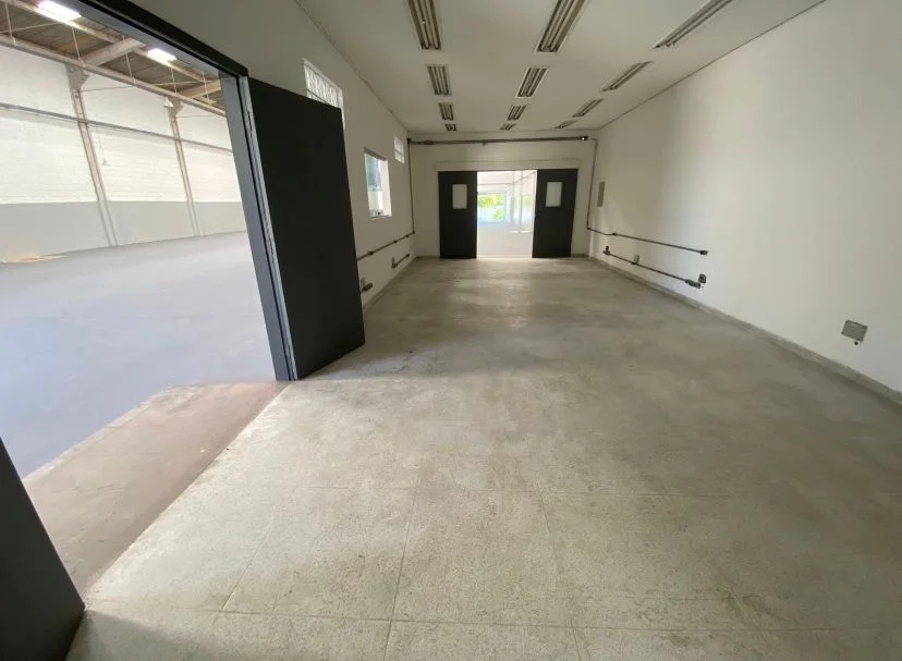 Galpão de 750m² de área construída em 1.200m² de terreno em Barueri