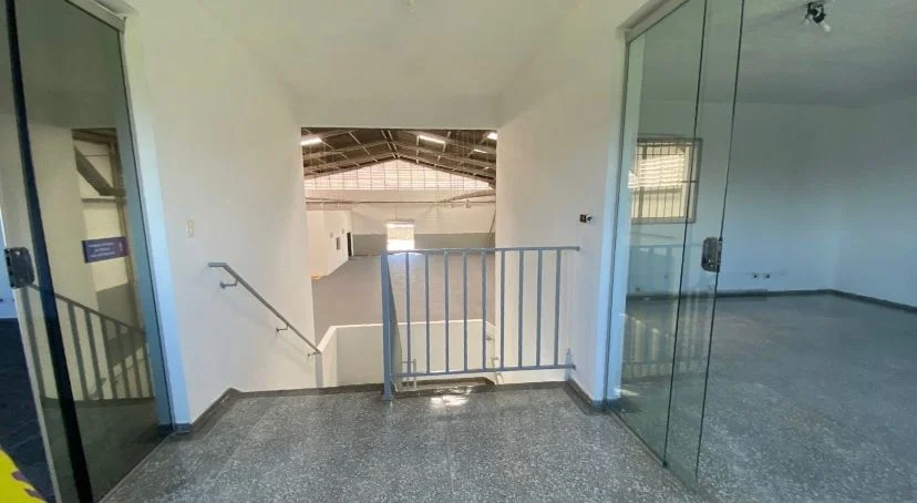 Galpão de 750m² de área construída em 1.200m² de terreno em Barueri