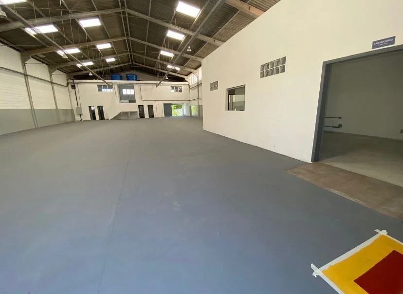 Galpão de 750m² de área construída em 1.200m² de terreno em Barueri