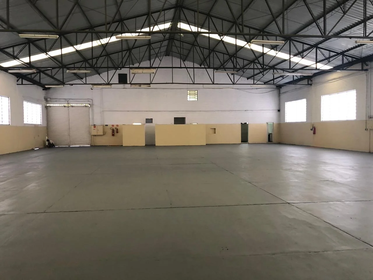 Galpão de 1.200m² de área construída em 1.000m² de terreno em Barueri