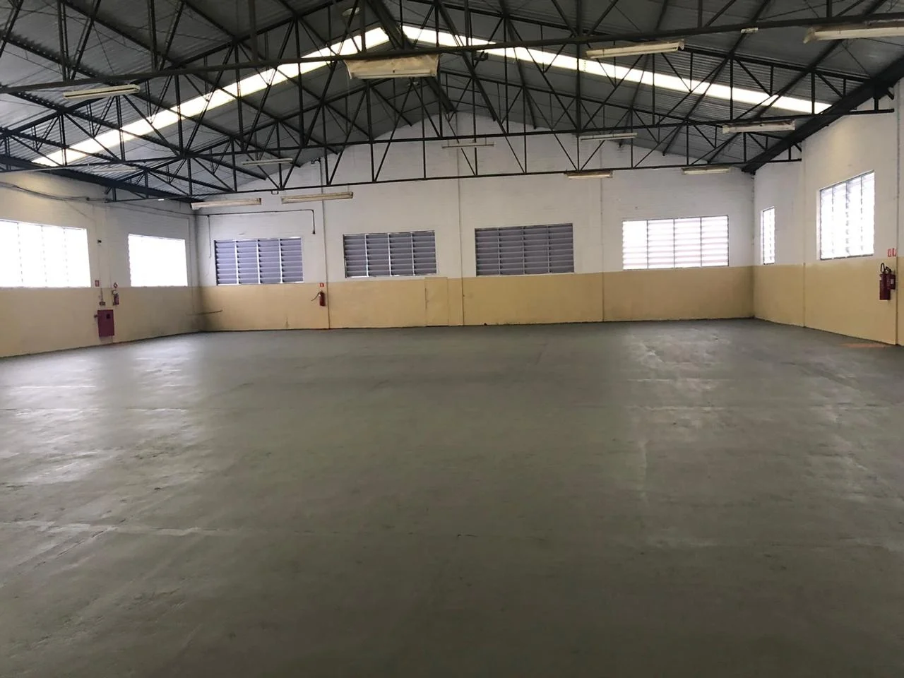 Galpão de 1.200m² de área construída em 1.000m² de terreno em Barueri