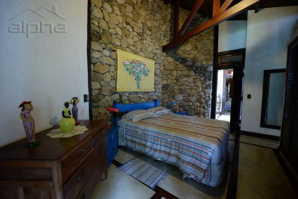 Casa de Praia em Guaecá, São Sebastião com 4 Dorm. 2 Suítes