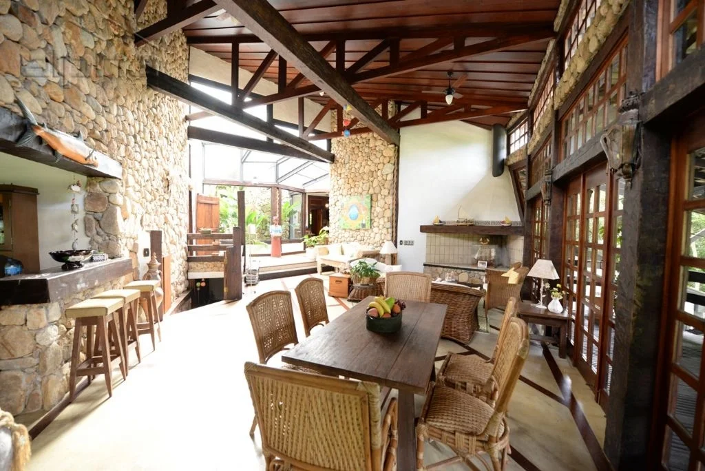 Casa de Praia em Guaecá, São Sebastião com 4 Dorm. 2 Suítes