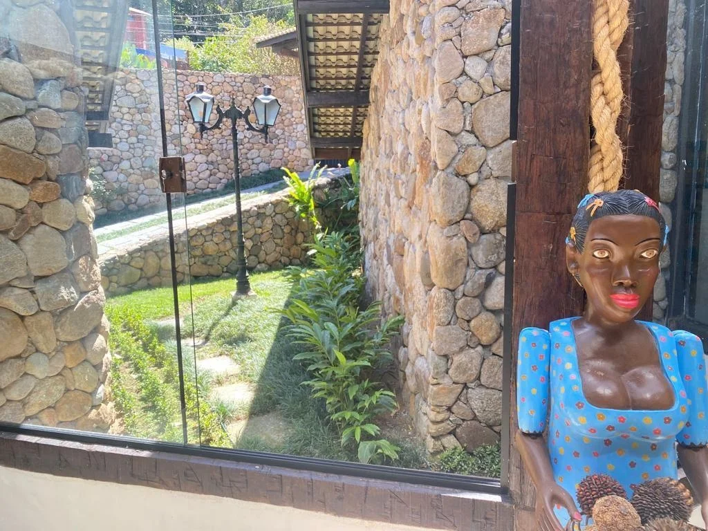 Casa de Praia em Guaecá, São Sebastião com 4 Dorm. 2 Suítes