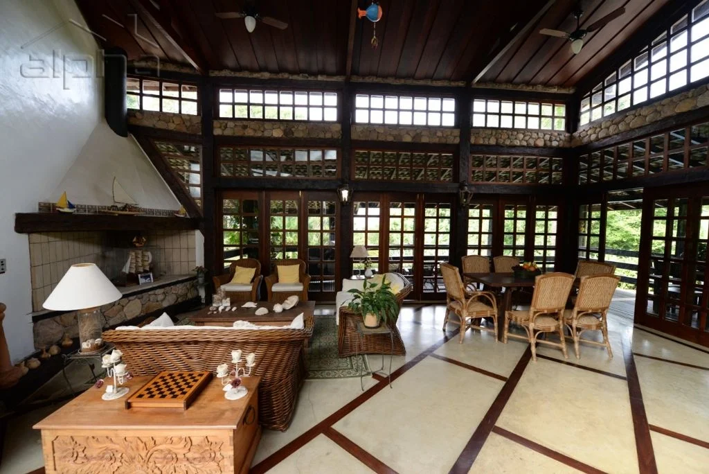 Casa de Praia em Guaecá, São Sebastião com 4 Dorm. 2 Suítes