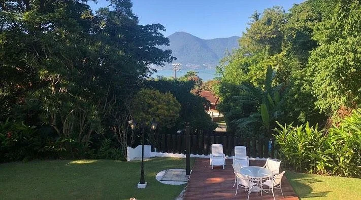 Casa de Praia em Guaecá, São Sebastião com 4 Dorm. 2 Suítes