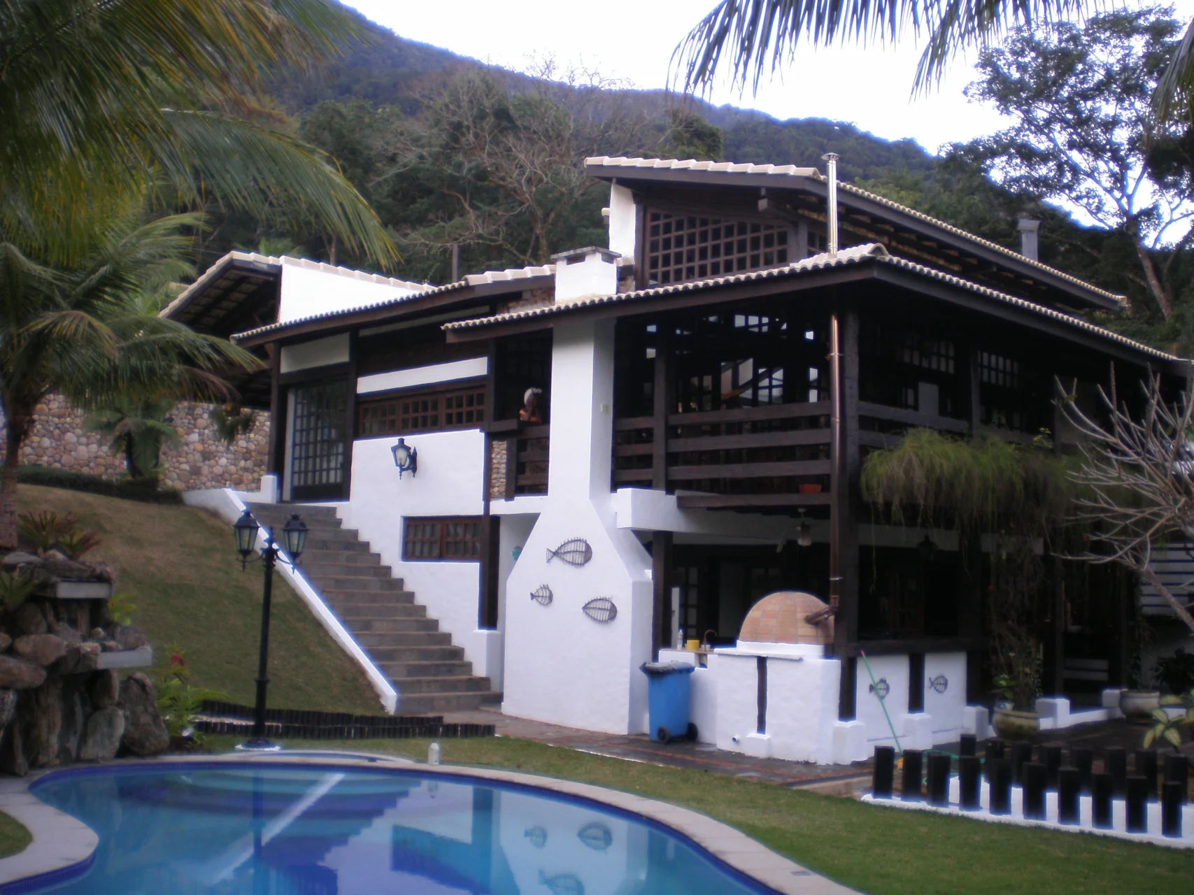Casa de Praia em Guaecá, São Sebastião com 4 Dorm. 2 Suítes