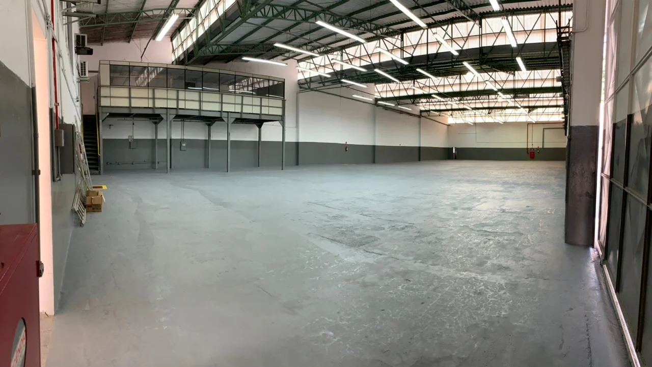Galpão de 1.200m² de área construída em 1.800m² de terreno em Barueri