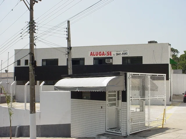 Galpão de 1.200m² de área construída em 1.800m² de terreno em Barueri