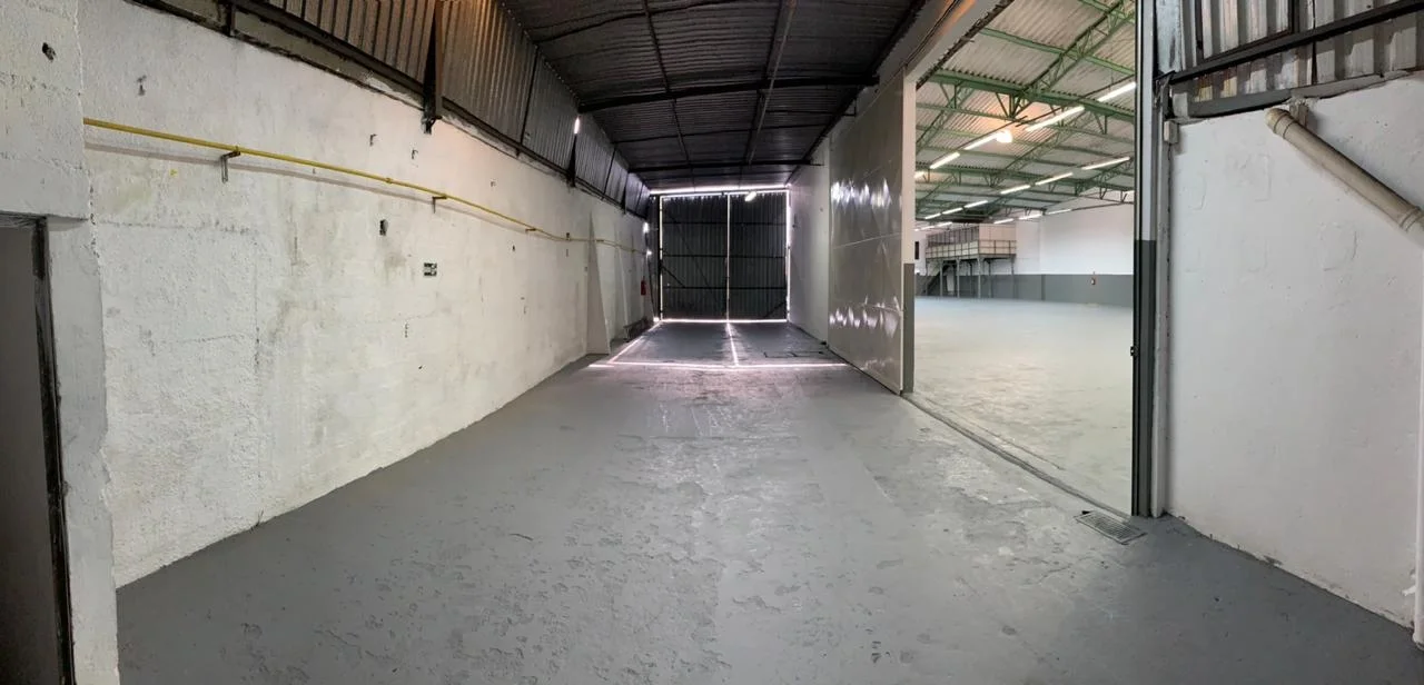 Galpão de 1.200m² de área construída em 1.800m² de terreno em Barueri