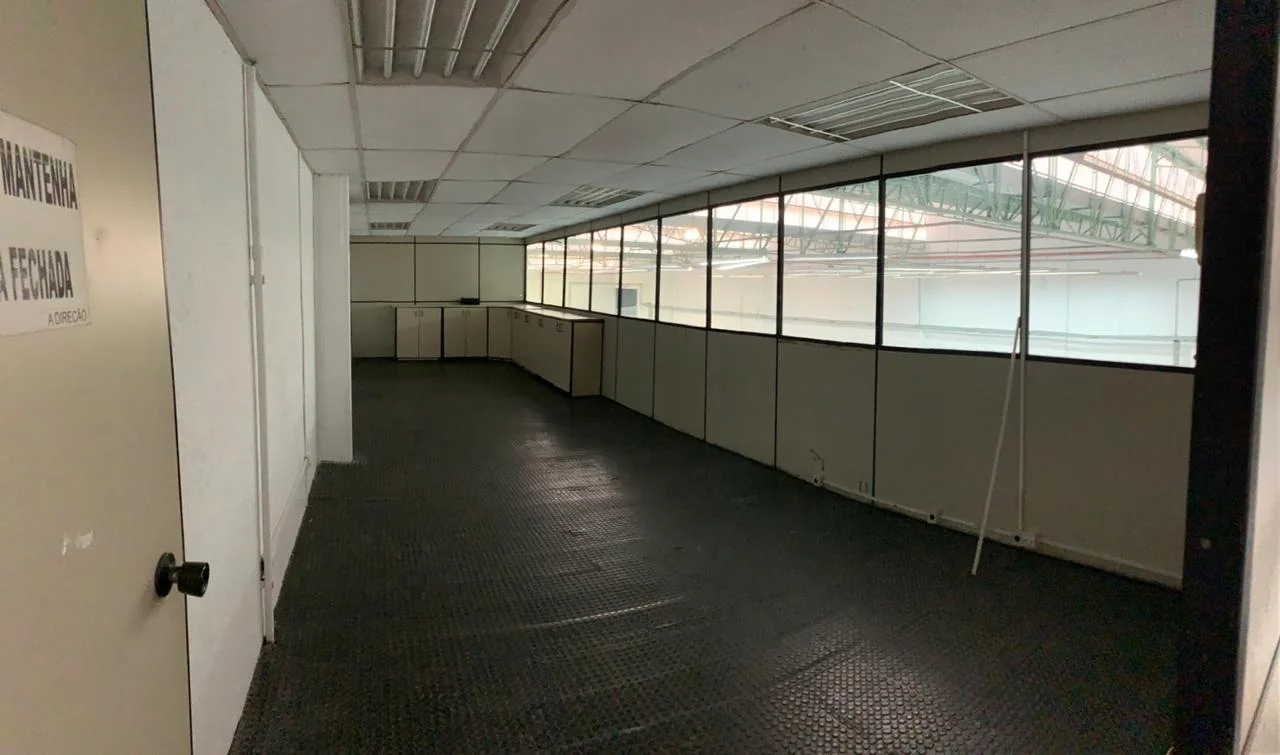 Galpão de 1.200m² de área construída em 1.800m² de terreno em Barueri