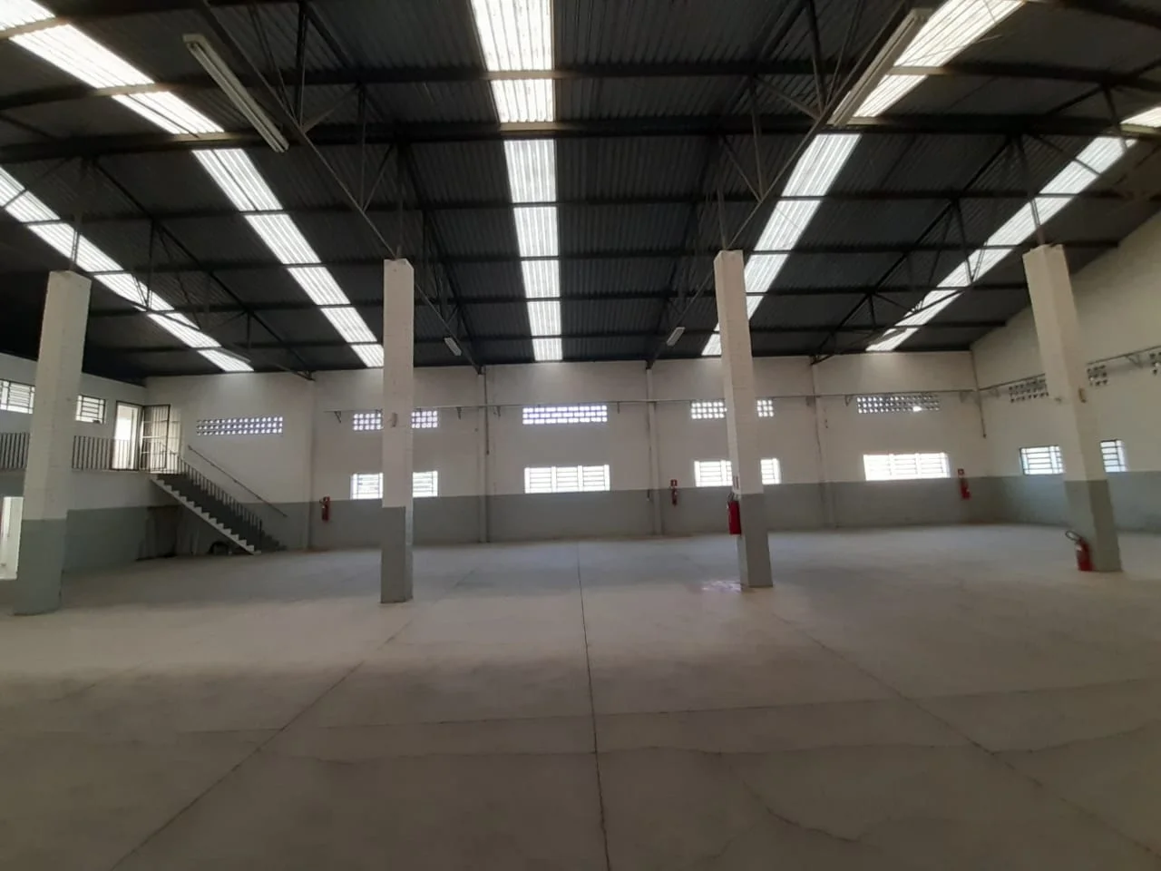 Galpão de 750m² de área construída em 1.000m² de terreno em Barueri