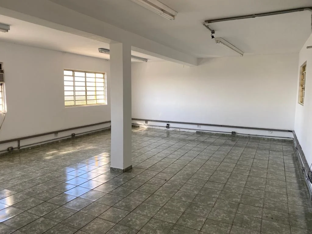 Galpão de 2.200m² de área construída em 5.525m² de terreno em Barueri