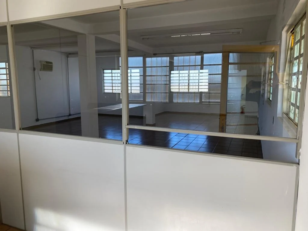 Galpão de 2.200m² de área construída em 5.525m² de terreno em Barueri