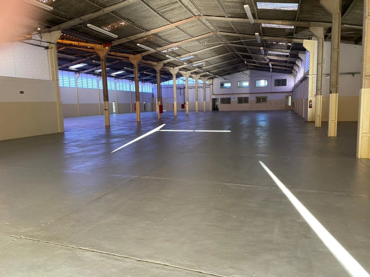 Galpão de 2.200m² de área construída em 5.525m² de terreno em Barueri